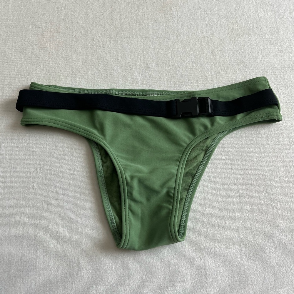 Scuba style bottom Brazilian bottom